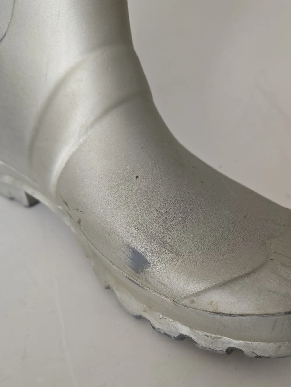 Hunter Boots Women’s Original Tall Rain Boots in Gold, size 7